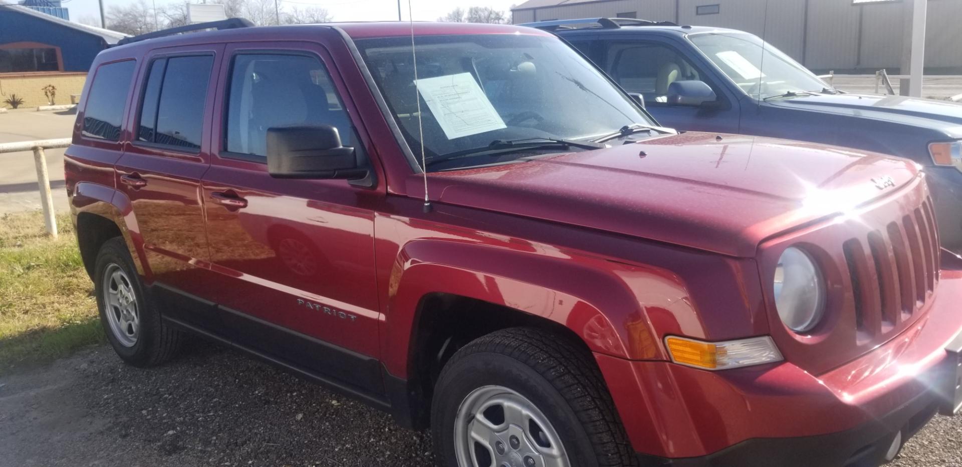 2013 MAROON Jeep Patriot Sport 4WD (1C4NJRBB1DD) with an 2.4L L4 DOHC 16V engine, CVT OR 5-SPEED MANUAL transmission, located at 533 S Seven Points BLVD, Seven Points, TX, 75143, (430) 255-4030, 32.313999, -96.209351 - Photo#1