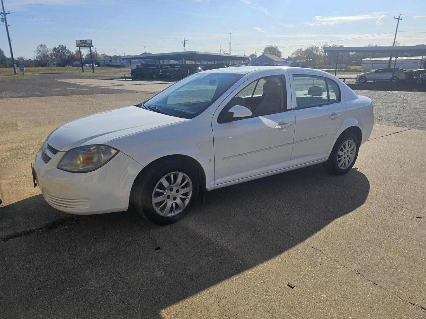 2010 WHITE CHEVROLET COBALT LT1 Sedan (1G1AD5F54A7) with an 2.2L L4 DOHC 16V engine, 4-SPEED AUTOMATIC transmission, located at 533 S Seven Points BLVD, Seven Points, TX, 75143, (430) 255-4030, 32.313999, -96.209351 - Photo#0