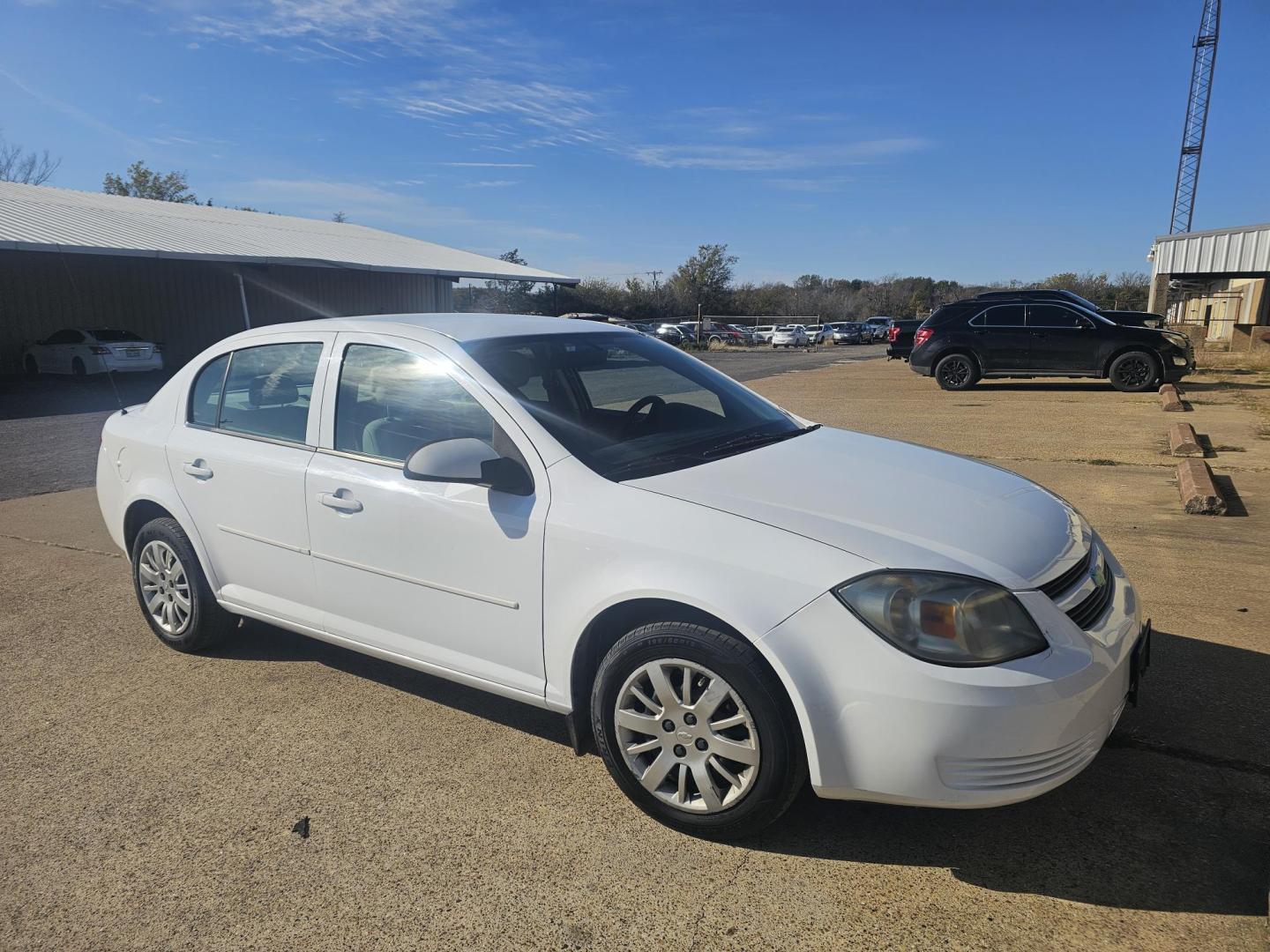 2010 WHITE CHEVROLET COBALT LT1 Sedan (1G1AD5F54A7) with an 2.2L L4 DOHC 16V engine, 4-SPEED AUTOMATIC transmission, located at 533 S Seven Points BLVD, Seven Points, TX, 75143, (430) 255-4030, 32.313999, -96.209351 - Photo#1