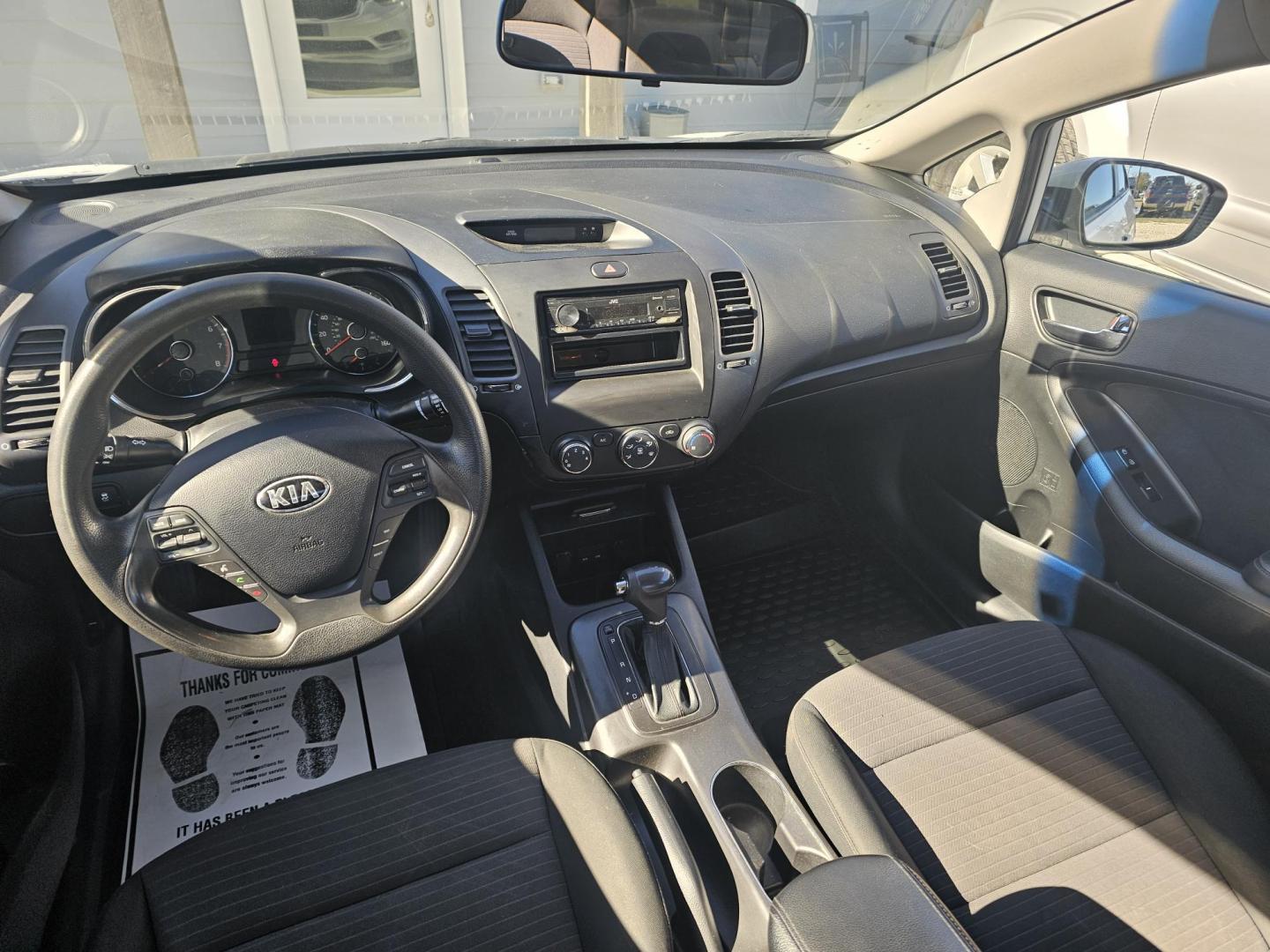 2014 WHITE KIA FORTE EX (KNAFX4A63E5) with an 1.8L L4 DOHC 16V engine, 6-SPEED AUTOMATIC transmission, located at 607 S Seven Points BLVD, Seven Points, TX, 75143, (430) 255-4030, 32.313934, -96.207932 - Photo#4