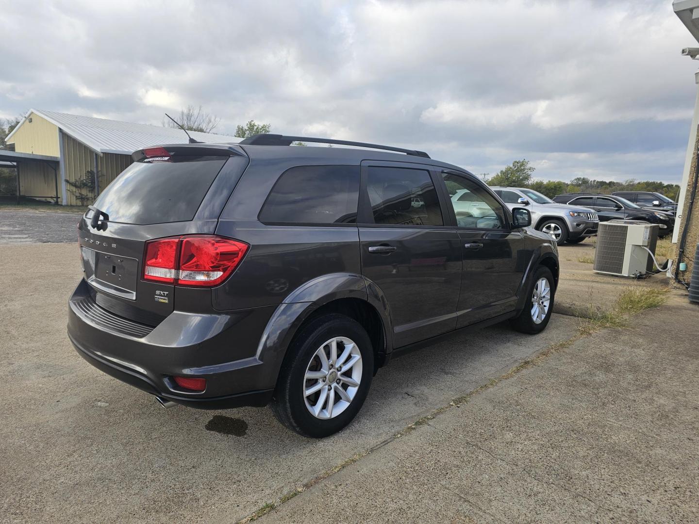 2015 GRAY DODGE JOURNEY SXT (3C4PDCBG2FT) with an 3.6L V6 DOHC 24V engine, 6-SPEED AUTOMATIC transmission, located at 607 S Seven Points BLVD, Seven Points, TX, 75143, (430) 255-4030, 32.313934, -96.207932 - Photo#2