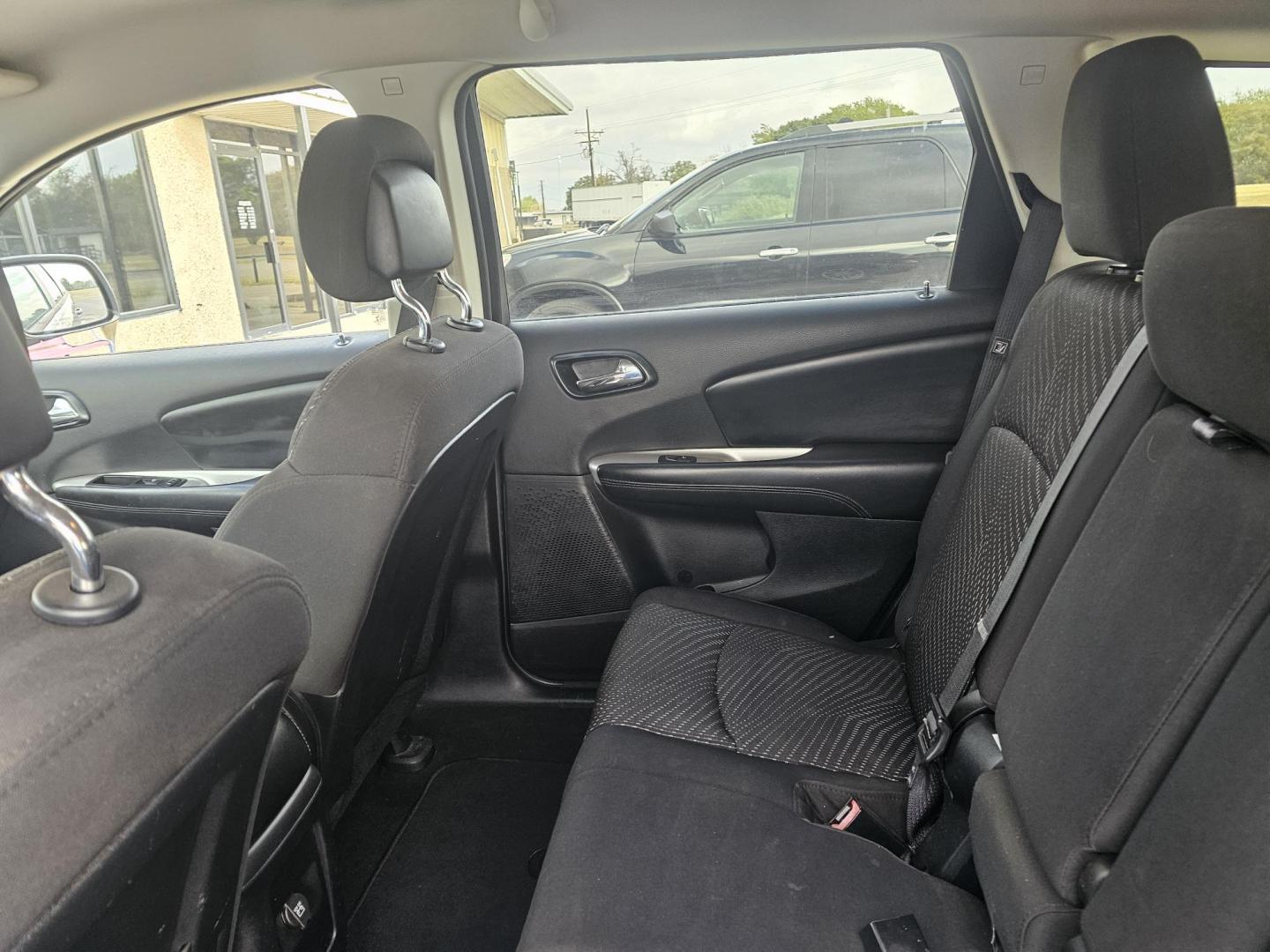 2015 GRAY DODGE JOURNEY SXT (3C4PDCBG2FT) with an 3.6L V6 DOHC 24V engine, 6-SPEED AUTOMATIC transmission, located at 607 S Seven Points BLVD, Seven Points, TX, 75143, (430) 255-4030, 32.313934, -96.207932 - Photo#5