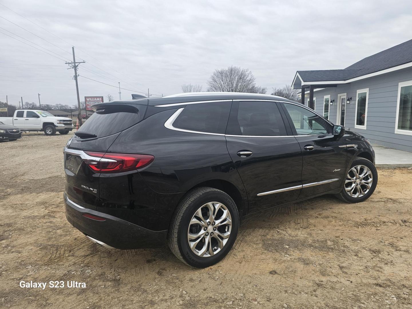 2018 BLACK BUICK ENCLAVE Avenir AWD (5GAEVCKW9JJ) with an 3.6L V6 DOHC 24V engine, 9-SPEED AUTOMATIC transmission, located at 533 S Seven Points BLVD, Seven Points, TX, 75143, (430) 255-4030, 32.313999, -96.209351 - Photo#2