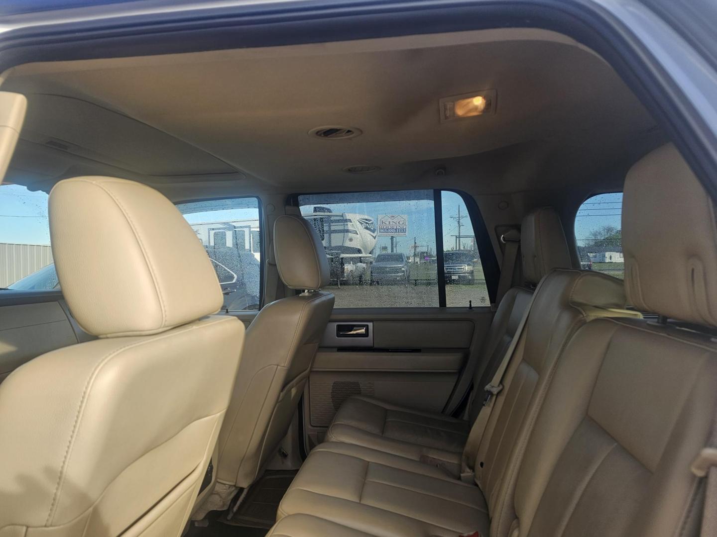 2015 WHITE FORD EXPEDITION Limited 4WD (1FMJU2AT2FE) with an 3.5L V6 DOHC 24V FFV engine, 6-SPEED AUTOMATIC transmission, located at 607 S Seven Points BLVD, Seven Points, TX, 75143, (430) 255-4030, 32.313934, -96.207932 - Photo#5