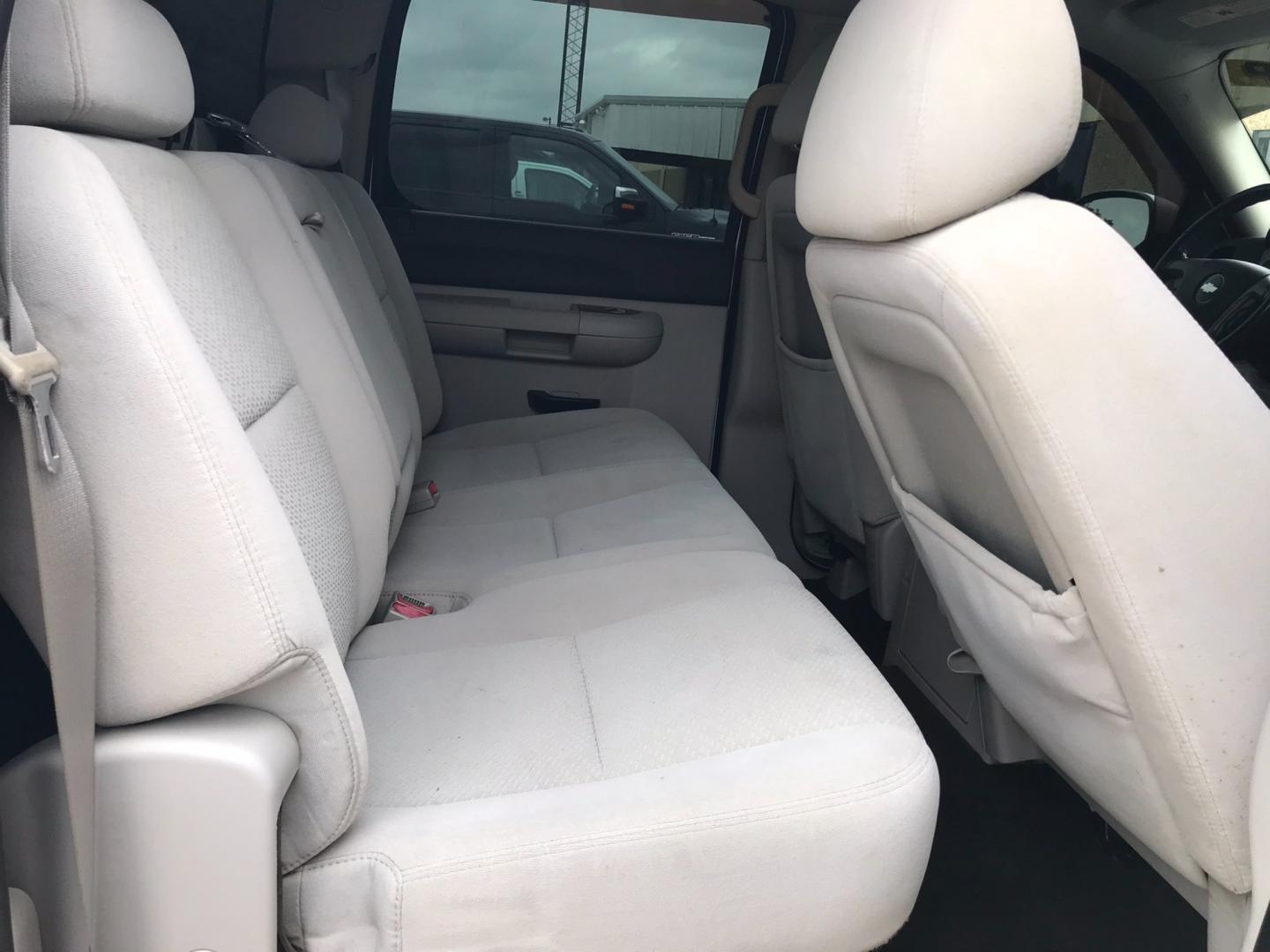 2008 WHITE CHEVROLET SILVERADO 1500 LS Crew Cab 2WD (3GCEC13J38G) with an 5.3L V8 OHV 16V engine, 4-SPEED AUTOMATIC transmission, located at 533 S Seven Points BLVD, Seven Points, TX, 75143, (430) 255-4030, 32.313999, -96.209351 - Photo#2