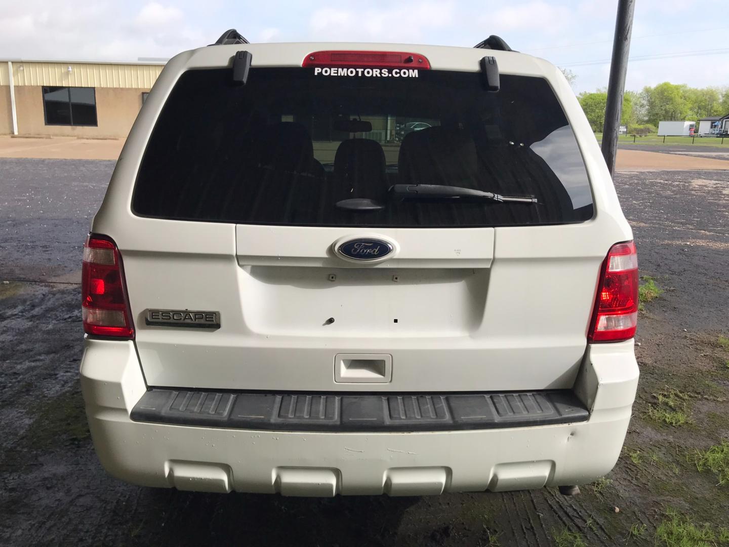 2012 WHITE Ford Escape XLT 4WD (1FMCU9D79CK) with an 2.5L L4 DOHC 16V engine, 6-SPEED AUTOMATIC transmission, located at 533 S Seven Points BLVD, Seven Points, TX, 75143, (430) 255-4030, 32.313999, -96.209351 - Photo#1