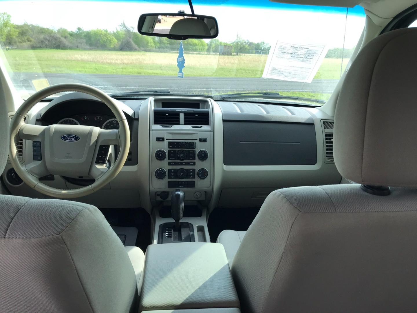 2012 WHITE Ford Escape XLT 4WD (1FMCU9D79CK) with an 2.5L L4 DOHC 16V engine, 6-SPEED AUTOMATIC transmission, located at 533 S Seven Points BLVD, Seven Points, TX, 75143, (430) 255-4030, 32.313999, -96.209351 - Photo#2