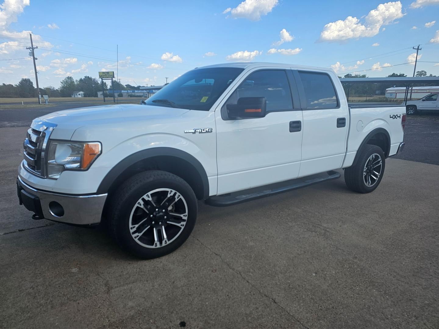 2012 WHITE FORD F-150 XLT SuperCrew 6.5-ft. Bed 4WD (1FTFW1EF5CK) with an 5.0L V8 engine, 6-SPEED AUTOMATIC transmission, located at 533 S Seven Points BLVD, Seven Points, TX, 75143, (430) 255-4030, 32.313999, -96.209351 - Photo#0