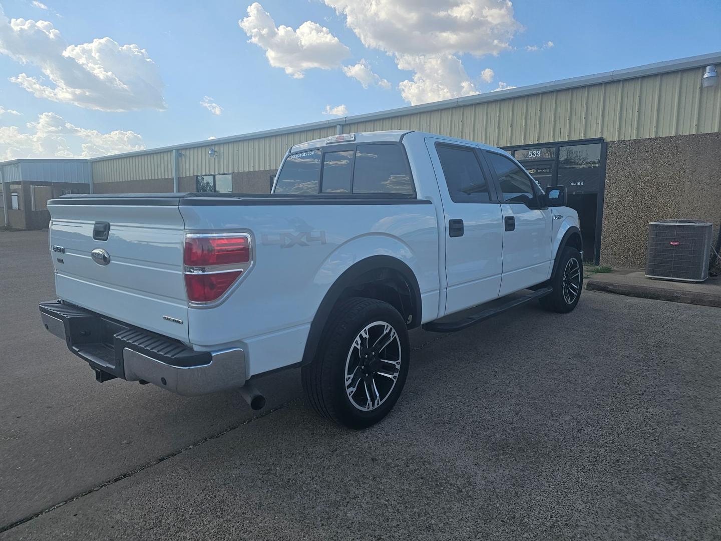 2012 WHITE FORD F-150 XLT SuperCrew 6.5-ft. Bed 4WD (1FTFW1EF5CK) with an 5.0L V8 engine, 6-SPEED AUTOMATIC transmission, located at 533 S Seven Points BLVD, Seven Points, TX, 75143, (430) 255-4030, 32.313999, -96.209351 - Photo#2