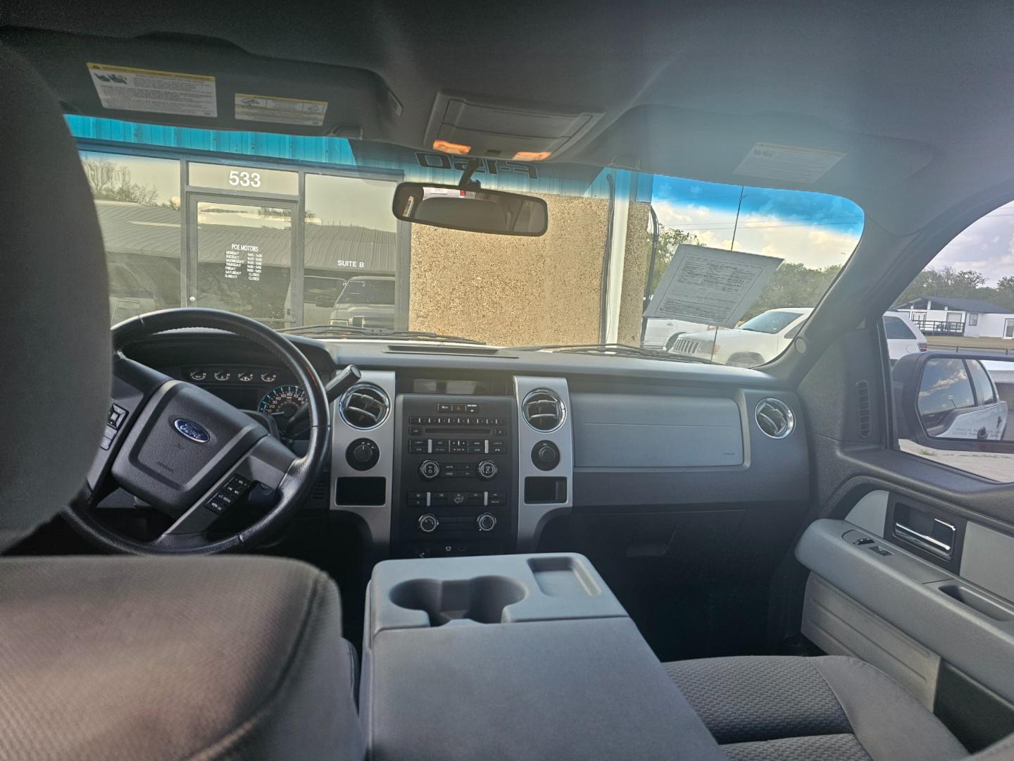 2012 WHITE FORD F-150 XLT SuperCrew 6.5-ft. Bed 4WD (1FTFW1EF5CK) with an 5.0L V8 engine, 6-SPEED AUTOMATIC transmission, located at 533 S Seven Points BLVD, Seven Points, TX, 75143, (430) 255-4030, 32.313999, -96.209351 - Photo#4