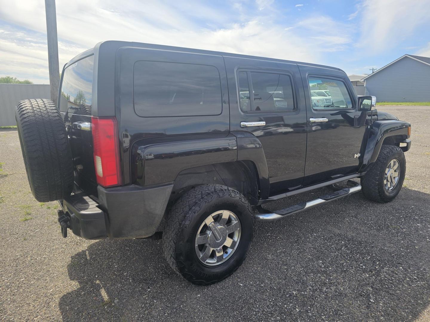 2008 BLACK /BLACK HUMMER H3 Base (5GTEN13E088) with an 3.7L L5 DOHC 20V engine, 4-SPEED AUTOMATIC OR 5-SPEED MANUAL transmission, located at 607 S Seven Points BLVD, Seven Points, TX, 75143, (430) 255-4030, 32.313934, -96.207932 - Photo#2