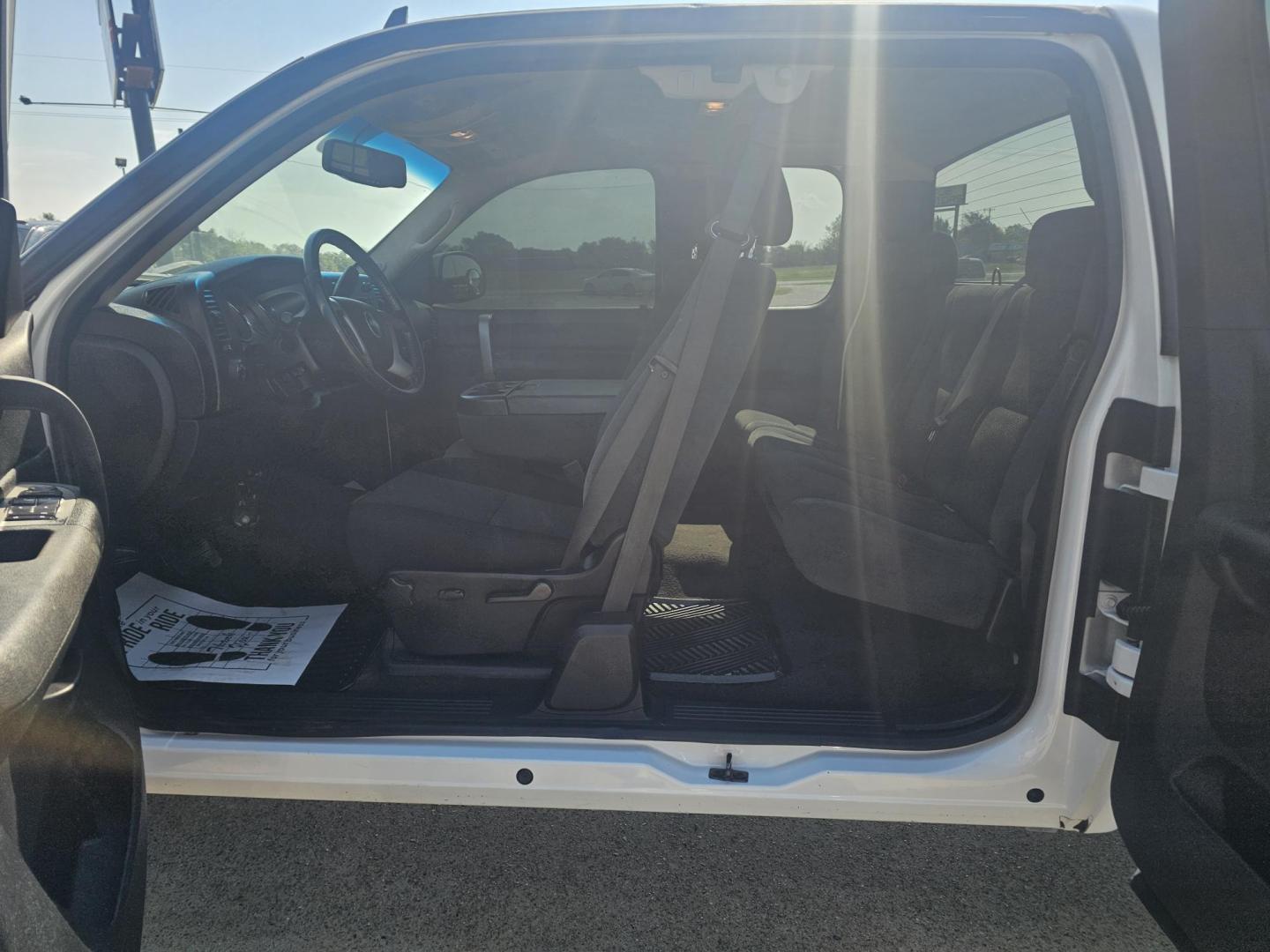 2008 WHITE Chevrolet Silverado 1500 LT1 Ext. Cab Long Box 2WD (1GCEC19098Z) with an 5.3L V8 OHV 16V FFV engine, 4-Speed Automatic Overdrive transmission, located at 533 S Seven Points BLVD, Seven Points, TX, 75143, (430) 255-4030, 32.313999, -96.209351 - Photo#5