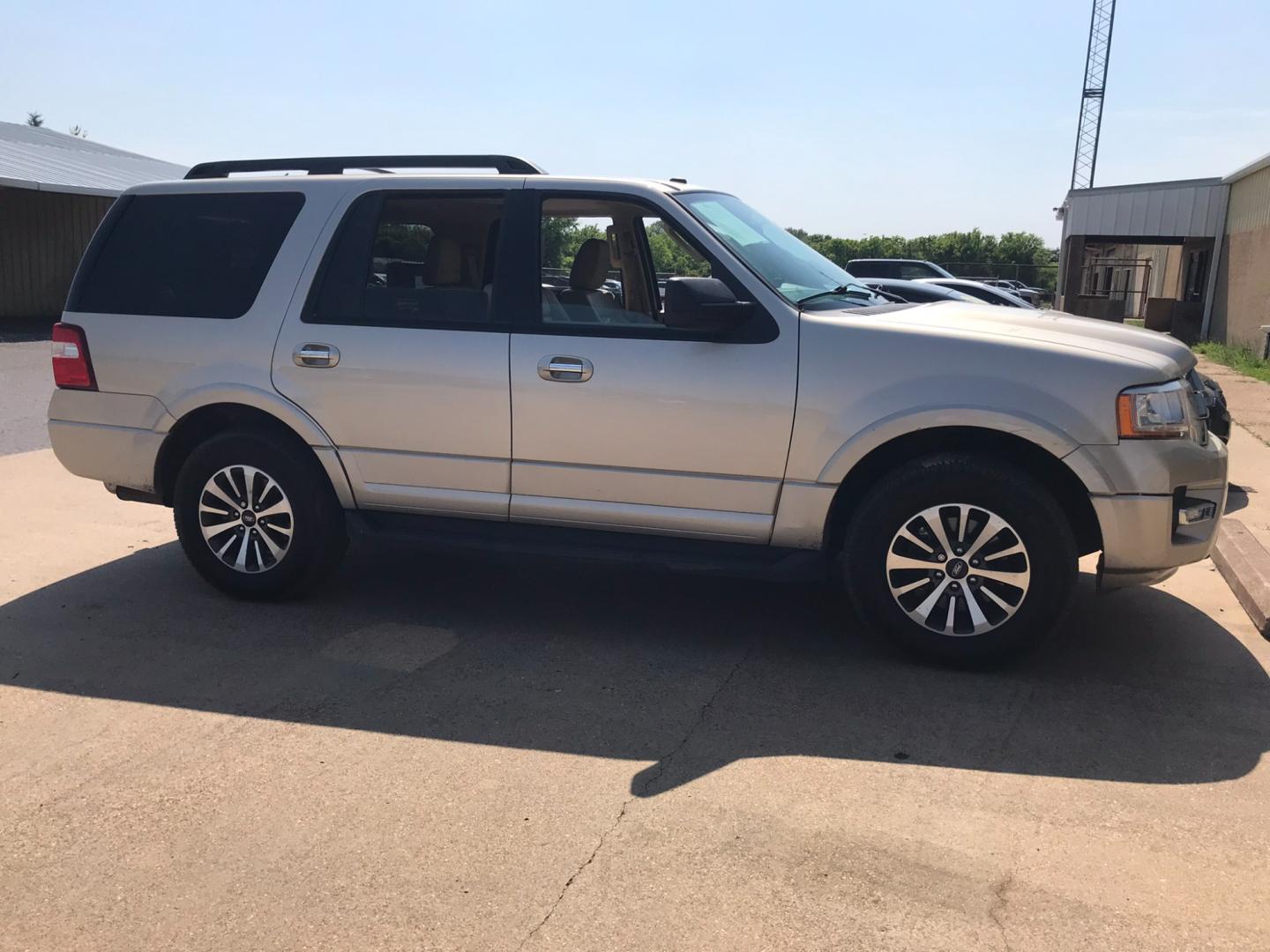 2017 GOLD Ford Expedition XLT 4WD (1FMJU1JT4HE) with an 3.5L V6 DOHC 24V FFV engine, 6A transmission, located at 533 S Seven Points BLVD, Seven Points, TX, 75143, (430) 255-4030, 32.313999, -96.209351 - Photo#1