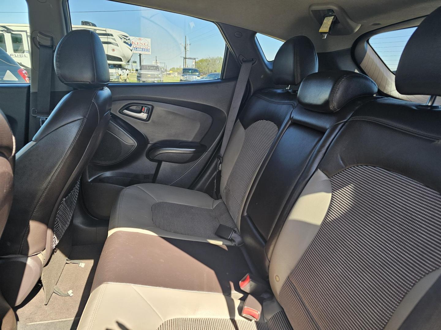 2012 BROWN Hyundai Tucson Limited 2WD (KM8JU3AC7CU) with an 2.4L L4 DOHC 16V engine, 6-Speed Automatic transmission, located at 607 S Seven Points BLVD, Seven Points, TX, 75143, (430) 255-4030, 32.313934, -96.207932 - Photo#5