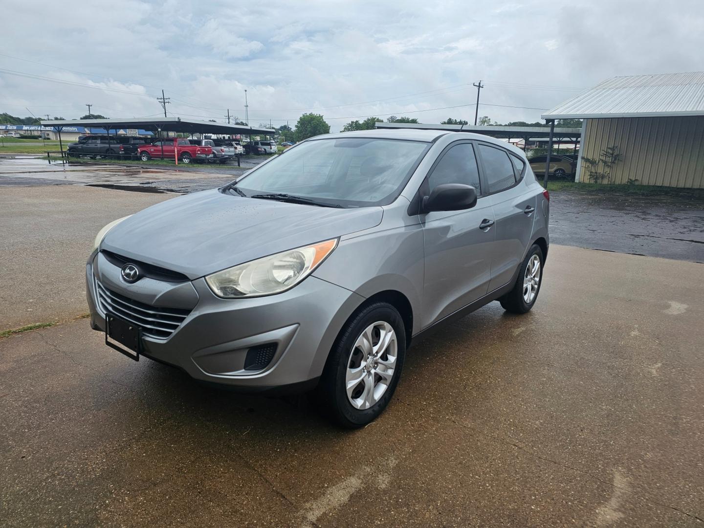 2013 GRAY Hyundai Tucson GL Auto FWD (KM8JT3AB3DU) with an 2.0L L4 DOHC 16V engine, 6-Speed Automatic transmission, located at 533 S Seven Points BLVD, Seven Points, TX, 75143, (430) 255-4030, 32.313999, -96.209351 - Photo#0