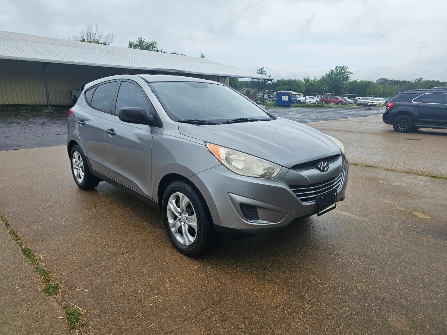 2013 GRAY Hyundai Tucson GL Auto FWD (KM8JT3AB3DU) with an 2.0L L4 DOHC 16V engine, 6-Speed Automatic transmission, located at 533 S Seven Points BLVD, Seven Points, TX, 75143, (430) 255-4030, 32.313999, -96.209351 - Photo#1