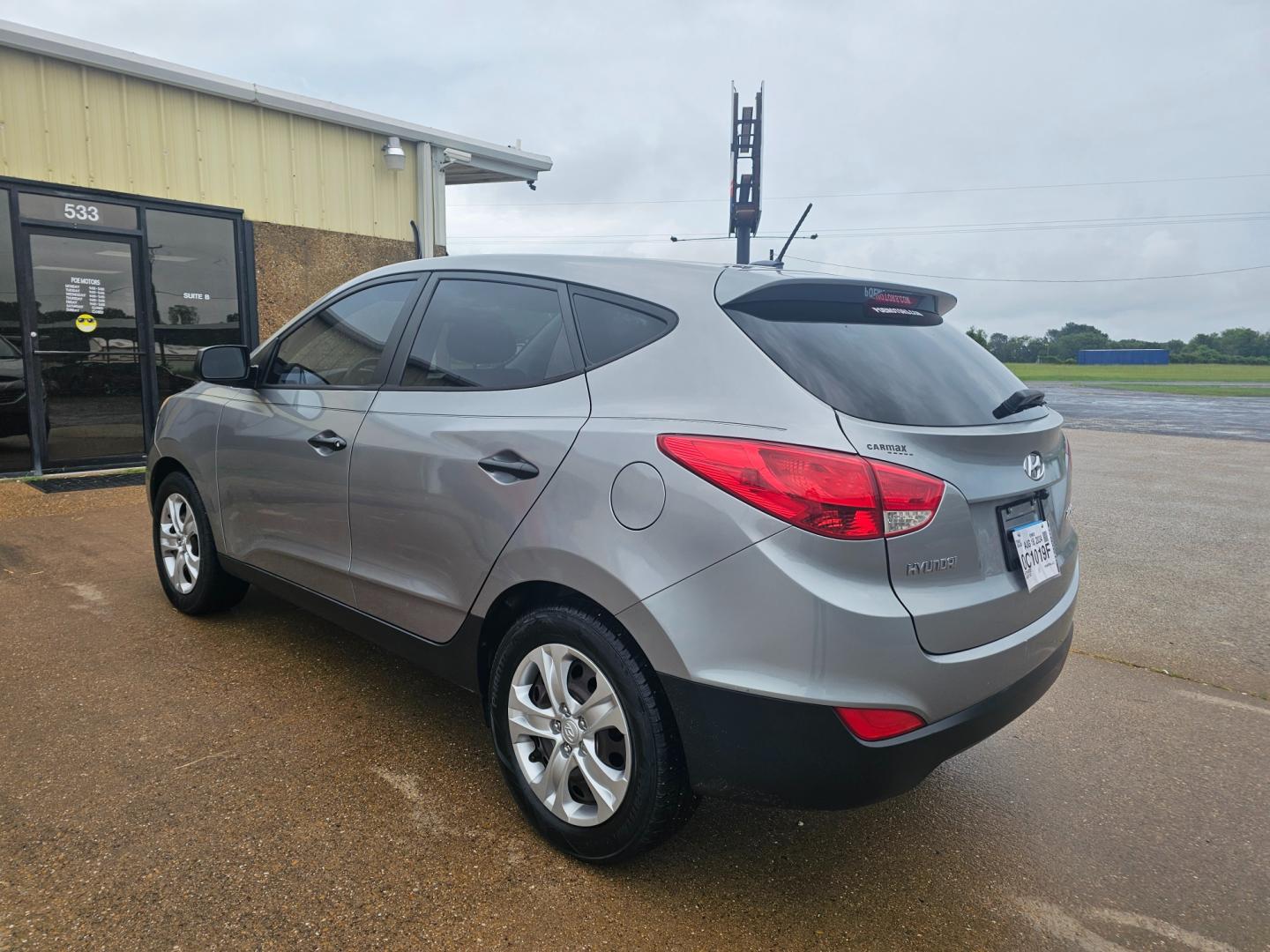 2013 GRAY Hyundai Tucson GL Auto FWD (KM8JT3AB3DU) with an 2.0L L4 DOHC 16V engine, 6-Speed Automatic transmission, located at 533 S Seven Points BLVD, Seven Points, TX, 75143, (430) 255-4030, 32.313999, -96.209351 - Photo#3