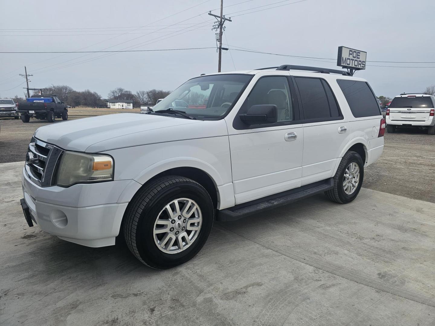 2011 WHITE FORD EXPEDITION P (1FMJU1H51BE) with an 5.4L V8 SOHC 16V FFV engine, 6-SPEED AUTOMATIC transmission, located at 607 S Seven Points BLVD, Seven Points, TX, 75143, (430) 255-4030, 32.313934, -96.207932 - Photo#0