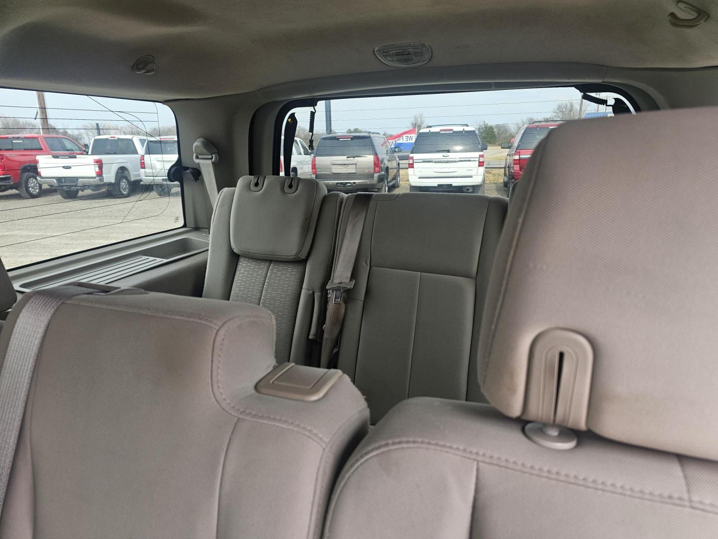 2011 WHITE FORD EXPEDITION P (1FMJU1H51BE) with an 5.4L V8 SOHC 16V FFV engine, 6-SPEED AUTOMATIC transmission, located at 607 S Seven Points BLVD, Seven Points, TX, 75143, (430) 255-4030, 32.313934, -96.207932 - Photo#6