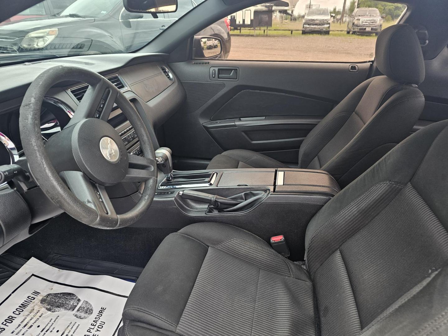 2010 BLACK Ford Mustang V6 Coupe (1ZVBP8AN0A5) with an 4.0L V6 OHC 12V engine, located at 607 S Seven Points BLVD, Seven Points, TX, 75143, (430) 255-4030, 32.313934, -96.207932 - Photo#4