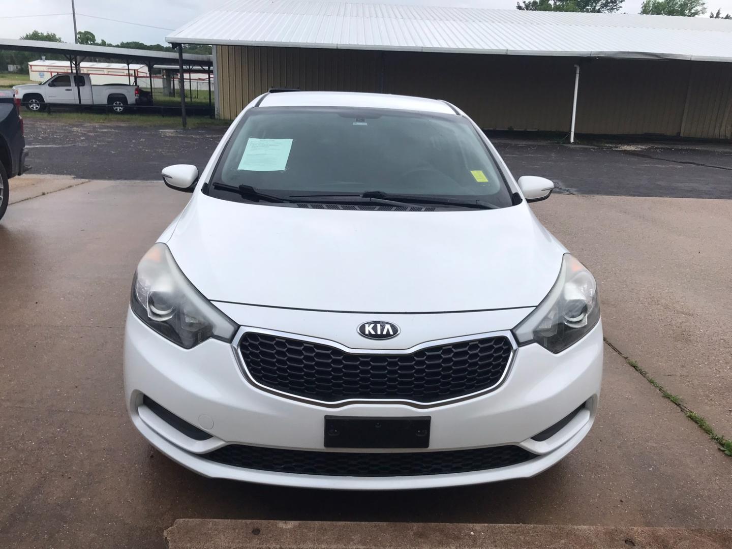 2014 WHITE Kia Forte EX (KNAFX4A64E5) with an 1.8L L4 DOHC 16V engine, 6-Speed Automatic transmission, located at 533 S Seven Points BLVD, Seven Points, TX, 75143, (430) 255-4030, 32.313999, -96.209351 - Photo#1