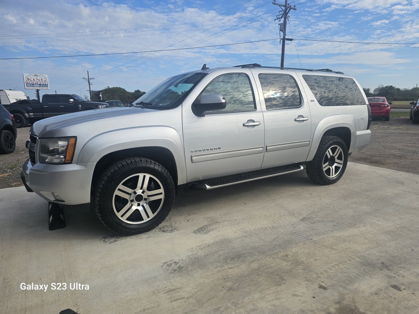 2014 SILVER CHEVROLET SUBURBAN LT 1500 2WD (1GNSCJE01ER) with an 5.3L V8 OHV 16V FFV engine, 6-SPEED AUTOMATIC transmission, located at 607 S Seven Points BLVD, Seven Points, TX, 75143, (430) 255-4030, 32.313934, -96.207932- Photo#0
