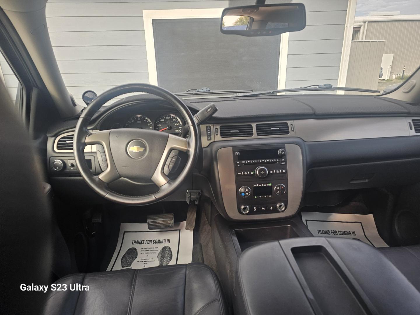 2014 SILVER CHEVROLET SUBURBAN LT 1500 2WD (1GNSCJE01ER) with an 5.3L V8 OHV 16V FFV engine, 6-SPEED AUTOMATIC transmission, located at 607 S Seven Points BLVD, Seven Points, TX, 75143, (430) 255-4030, 32.313934, -96.207932- Photo#4