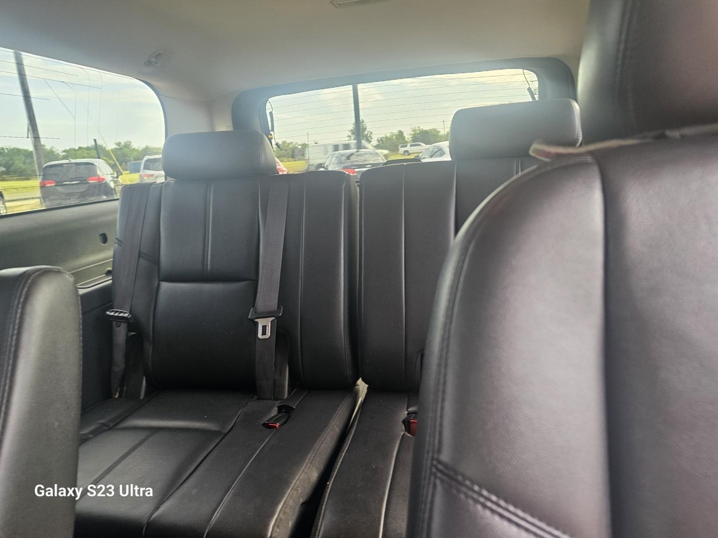 2014 SILVER CHEVROLET SUBURBAN LT 1500 2WD (1GNSCJE01ER) with an 5.3L V8 OHV 16V FFV engine, 6-SPEED AUTOMATIC transmission, located at 607 S Seven Points BLVD, Seven Points, TX, 75143, (430) 255-4030, 32.313934, -96.207932- Photo#6