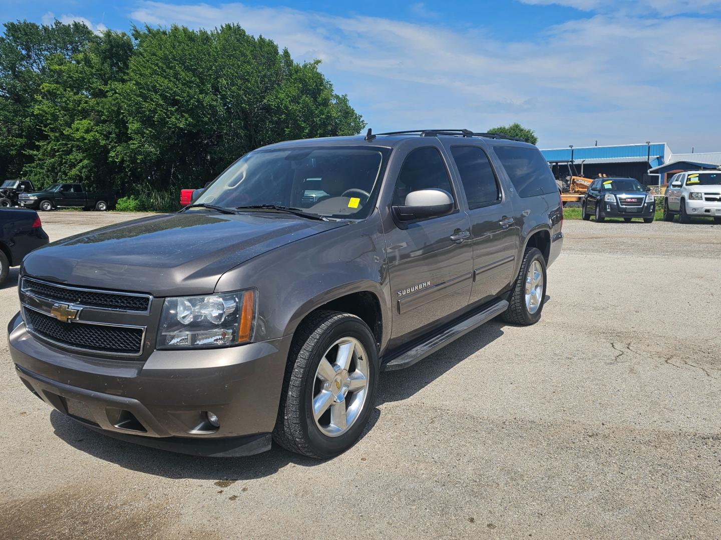 2011 BROWN Chevrolet Suburban LT 1500 2WD (1GNSCJE04BR) with an 5.3L V8 OHV 16V FFV engine, 6-Speed Automatic transmission, located at 533 S Seven Points BLVD, Seven Points, TX, 75143, (430) 255-4030, 32.313999, -96.209351 - Photo#0