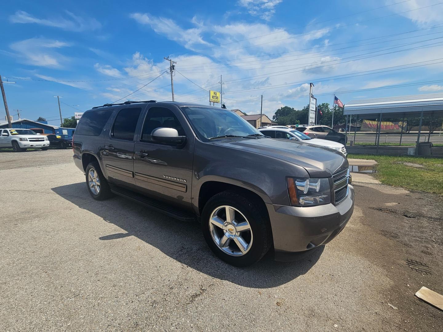 2011 BROWN Chevrolet Suburban LT 1500 2WD (1GNSCJE04BR) with an 5.3L V8 OHV 16V FFV engine, 6-Speed Automatic transmission, located at 533 S Seven Points BLVD, Seven Points, TX, 75143, (430) 255-4030, 32.313999, -96.209351 - Photo#1