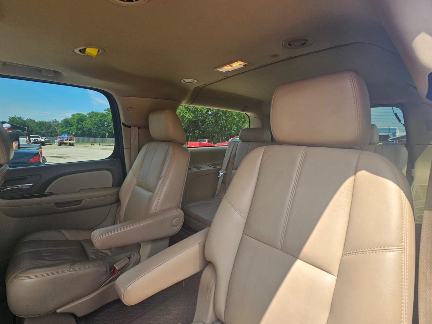 2011 BROWN Chevrolet Suburban LT 1500 2WD (1GNSCJE04BR) with an 5.3L V8 OHV 16V FFV engine, 6-Speed Automatic transmission, located at 533 S Seven Points BLVD, Seven Points, TX, 75143, (430) 255-4030, 32.313999, -96.209351 - Photo#6