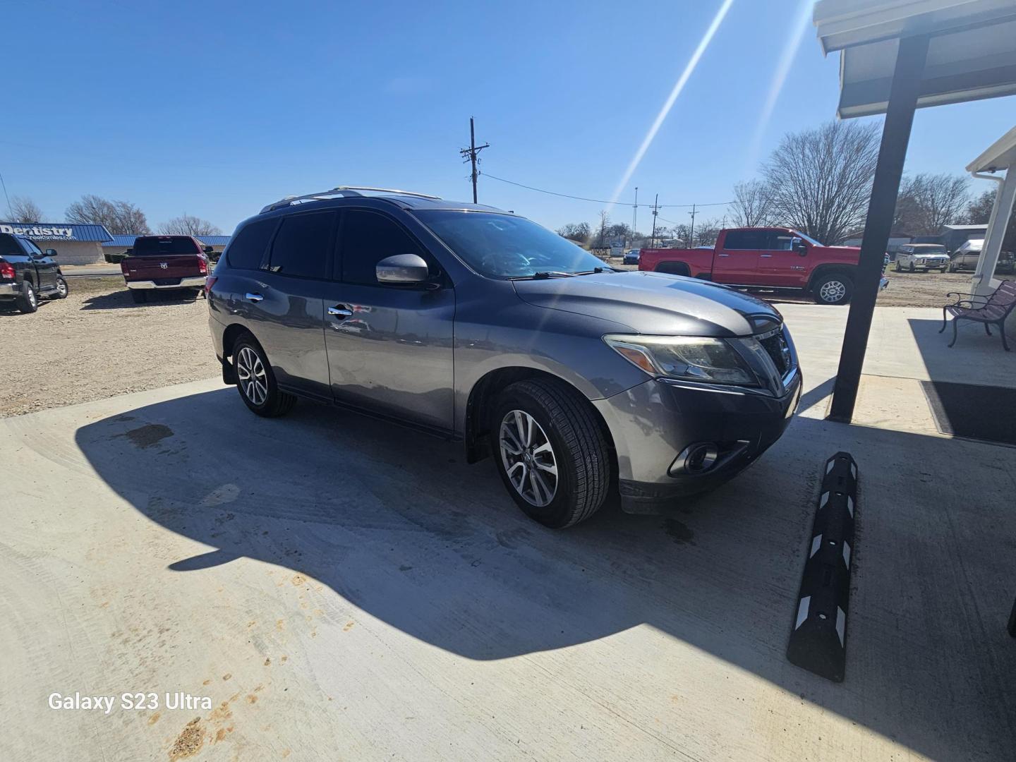 2015 SILVER Nissan Pathfinder SL 4WD (5N1AR2MMXFC) with an 3.5L V6 DOHC 24V engine, Continuously Variable Transmission transmission, located at 607 S Seven Points BLVD, Seven Points, TX, 75143, (430) 255-4030, 32.313934, -96.207932 - Photo#1