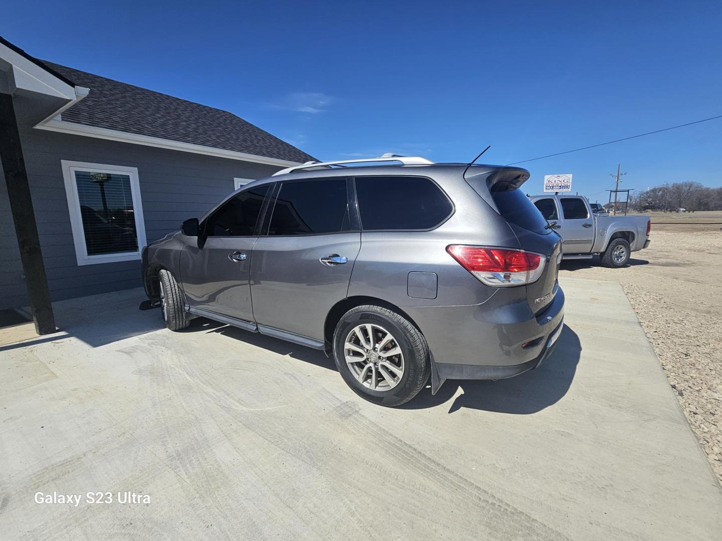 2015 SILVER Nissan Pathfinder SL 4WD (5N1AR2MMXFC) with an 3.5L V6 DOHC 24V engine, Continuously Variable Transmission transmission, located at 607 S Seven Points BLVD, Seven Points, TX, 75143, (430) 255-4030, 32.313934, -96.207932 - Photo#3