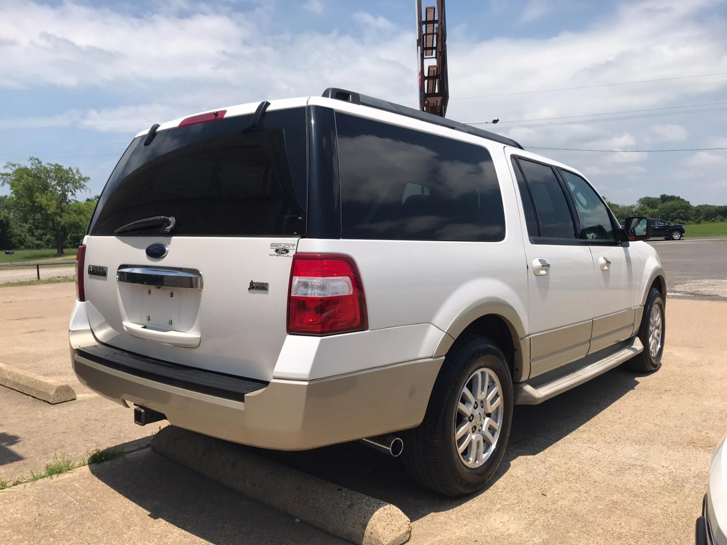 2010 WHITE Ford Expedition EL Eddie Bauer 2WD (1FMJK1H59AE) with an 5.4L V8 SOHC 16V engine, 6-Speed Automatic transmission, located at 533 S Seven Points BLVD, Seven Points, TX, 75143, (430) 255-4030, 32.313999, -96.209351 - Photo#1