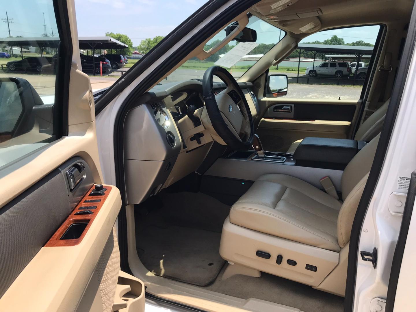 2010 WHITE Ford Expedition EL Eddie Bauer 2WD (1FMJK1H59AE) with an 5.4L V8 SOHC 16V engine, 6-Speed Automatic transmission, located at 533 S Seven Points BLVD, Seven Points, TX, 75143, (430) 255-4030, 32.313999, -96.209351 - Photo#2