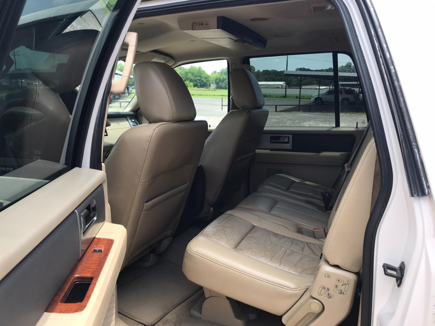 2010 WHITE Ford Expedition EL Eddie Bauer 2WD (1FMJK1H59AE) with an 5.4L V8 SOHC 16V engine, 6-Speed Automatic transmission, located at 533 S Seven Points BLVD, Seven Points, TX, 75143, (430) 255-4030, 32.313999, -96.209351 - Photo#3