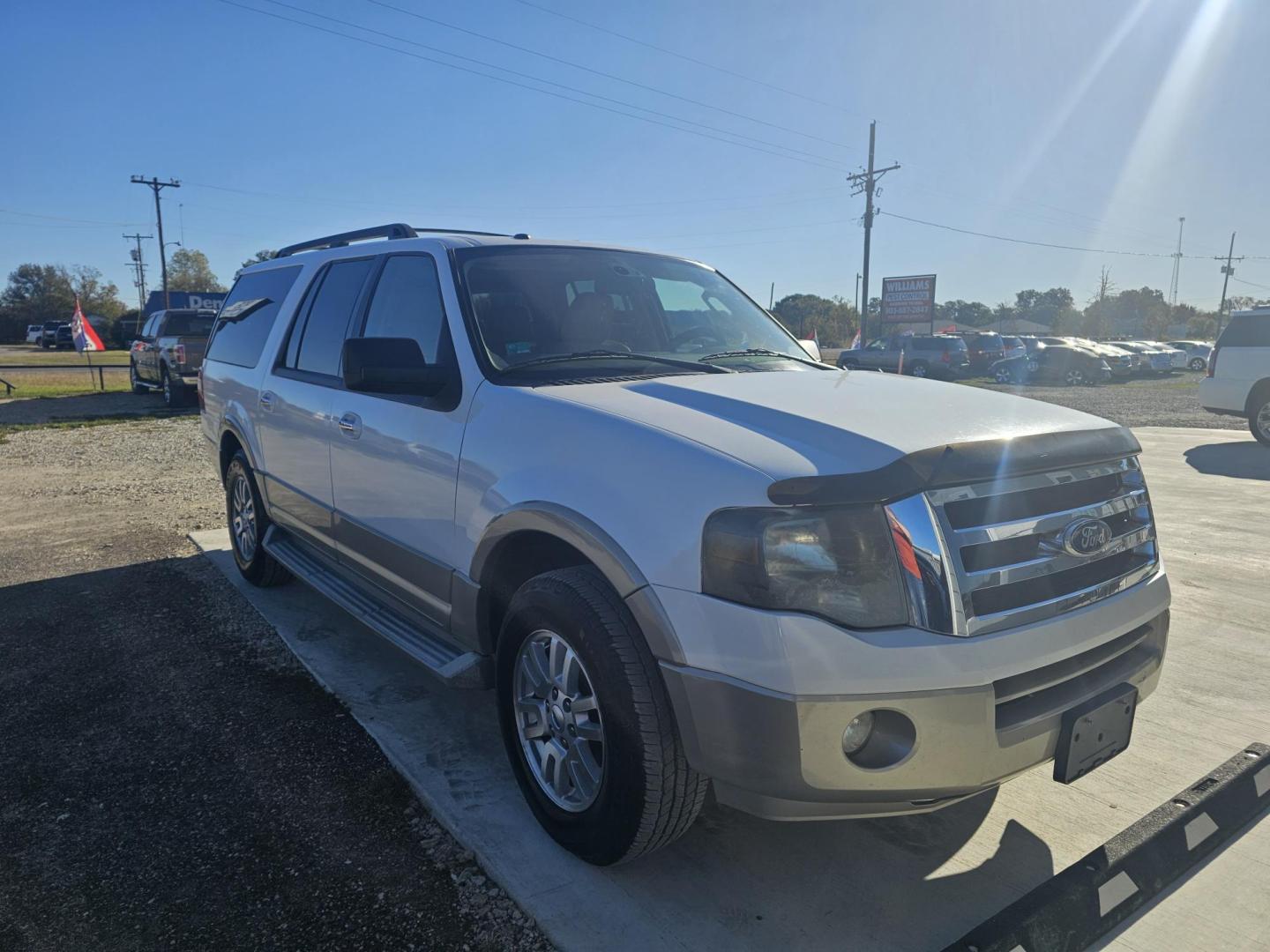 2010 WHITE Ford Expedition EL Eddie Bauer 2WD (1FMJK1H59AE) with an 5.4L V8 SOHC 16V engine, 6-Speed Automatic transmission, located at 607 S Seven Points BLVD, Seven Points, TX, 75143, (430) 255-4030, 32.313934, -96.207932 - Photo#1