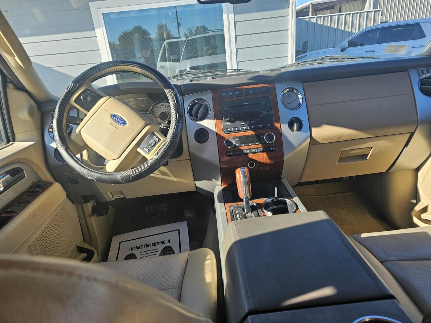 2010 WHITE Ford Expedition EL Eddie Bauer 2WD (1FMJK1H59AE) with an 5.4L V8 SOHC 16V engine, 6-Speed Automatic transmission, located at 607 S Seven Points BLVD, Seven Points, TX, 75143, (430) 255-4030, 32.313934, -96.207932 - Photo#4