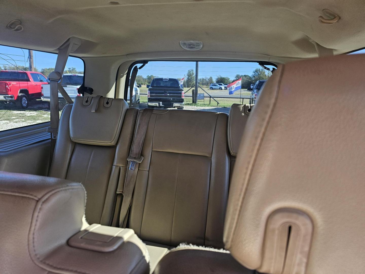 2010 WHITE Ford Expedition EL Eddie Bauer 2WD (1FMJK1H59AE) with an 5.4L V8 SOHC 16V engine, 6-Speed Automatic transmission, located at 607 S Seven Points BLVD, Seven Points, TX, 75143, (430) 255-4030, 32.313934, -96.207932 - Photo#6