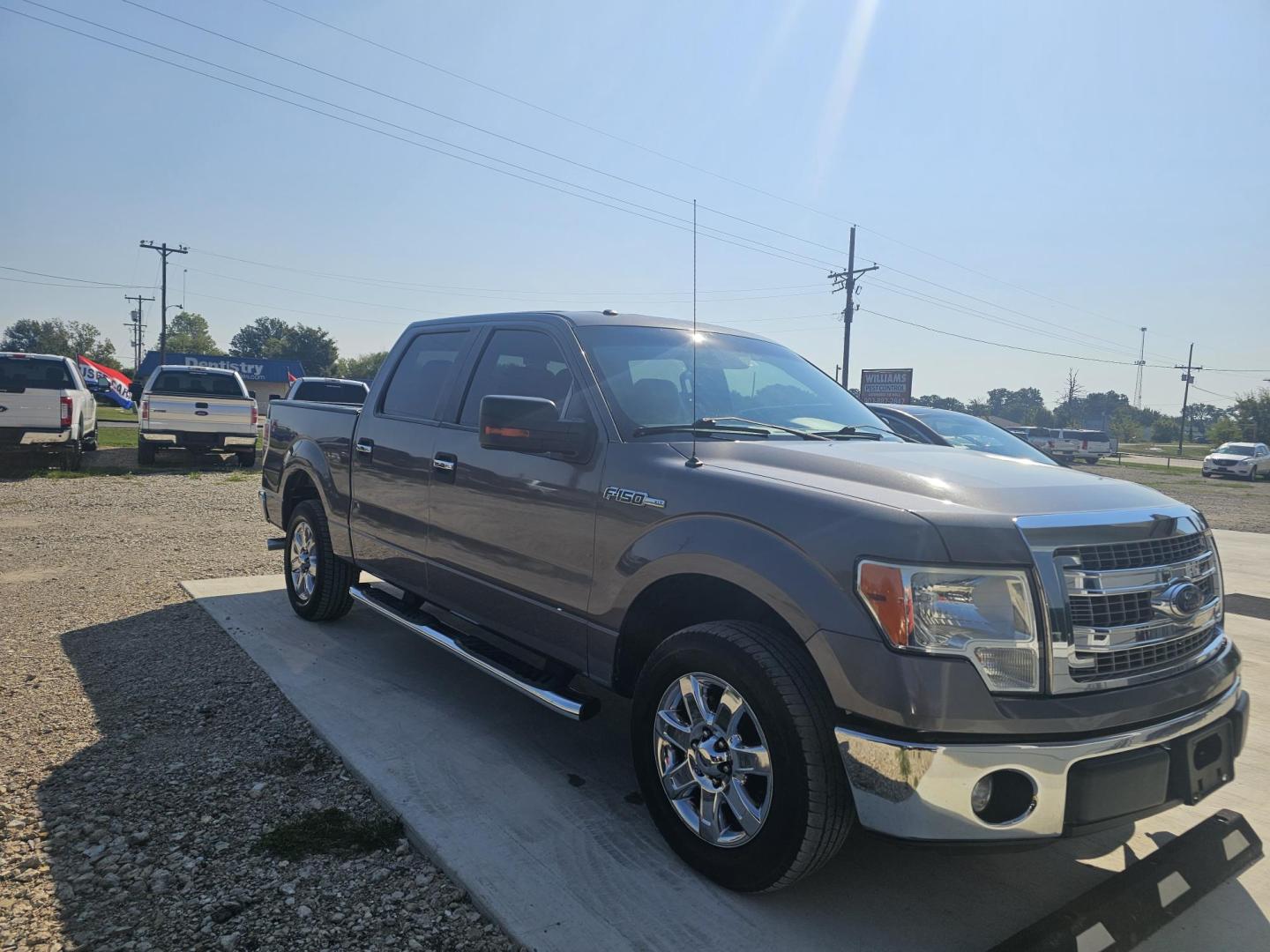 2013 GRAY Ford F-150 FX2 SuperCrew 5.5-ft. Bed 2WD (1FTFW1CFXDK) with an 5.0L V8 engine, 6-Speed Automatic transmission, located at 607 S Seven Points BLVD, Seven Points, TX, 75143, (430) 255-4030, 32.313934, -96.207932 - Photo#1