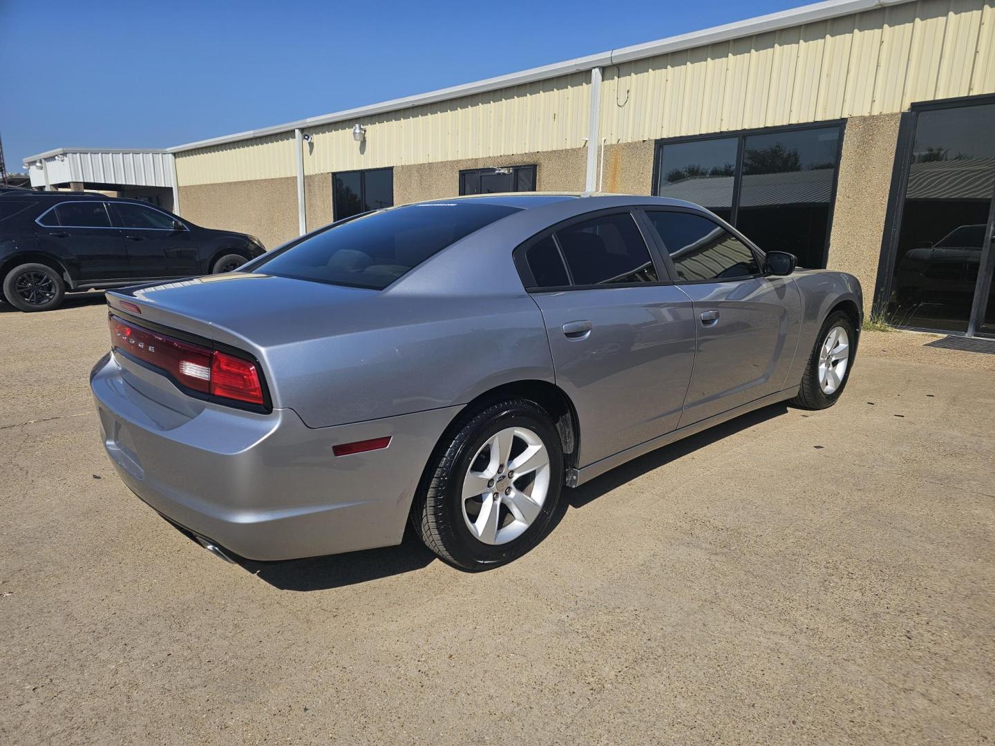 2013 SILVER Dodge Charger SE (2C3CDXBG1DH) with an 3.6L V6 DOHC 24V engine, 5-Speed Automatic transmission, located at 533 S Seven Points BLVD, Seven Points, TX, 75143, (430) 255-4030, 32.313999, -96.209351 - Photo#1