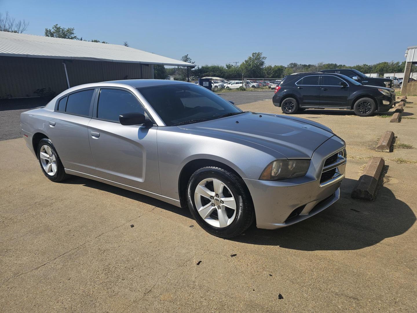 2013 SILVER Dodge Charger SE (2C3CDXBG1DH) with an 3.6L V6 DOHC 24V engine, 5-Speed Automatic transmission, located at 533 S Seven Points BLVD, Seven Points, TX, 75143, (430) 255-4030, 32.313999, -96.209351 - Photo#2