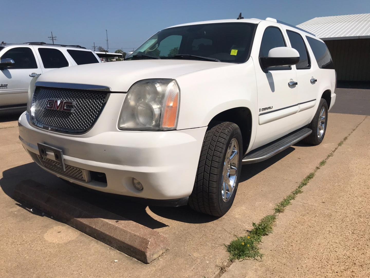 2008 WHITE GMC Yukon Denali XL AWD (1GKFK66878J) with an 6.2L V8 OHV 16V engine, 4-Speed Automatic Overdrive transmission, located at 533 S Seven Points BLVD, Seven Points, TX, 75143, (430) 255-4030, 32.313999, -96.209351 - Photo#0