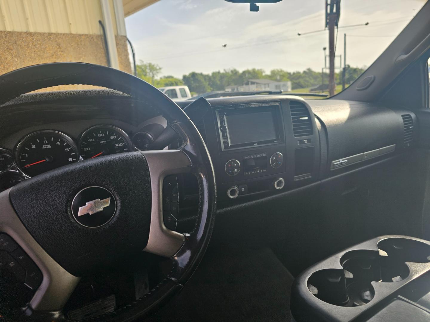 2009 WHITE Chevrolet Silverado 1500 LT1 Crew Cab 2WD (3GCEC230X9G) with an 5.3L V8 OHV 16V FFV engine, 4-Speed Automatic transmission, located at 533 S Seven Points BLVD, Seven Points, TX, 75143, (430) 255-4030, 32.313999, -96.209351 - Photo#4