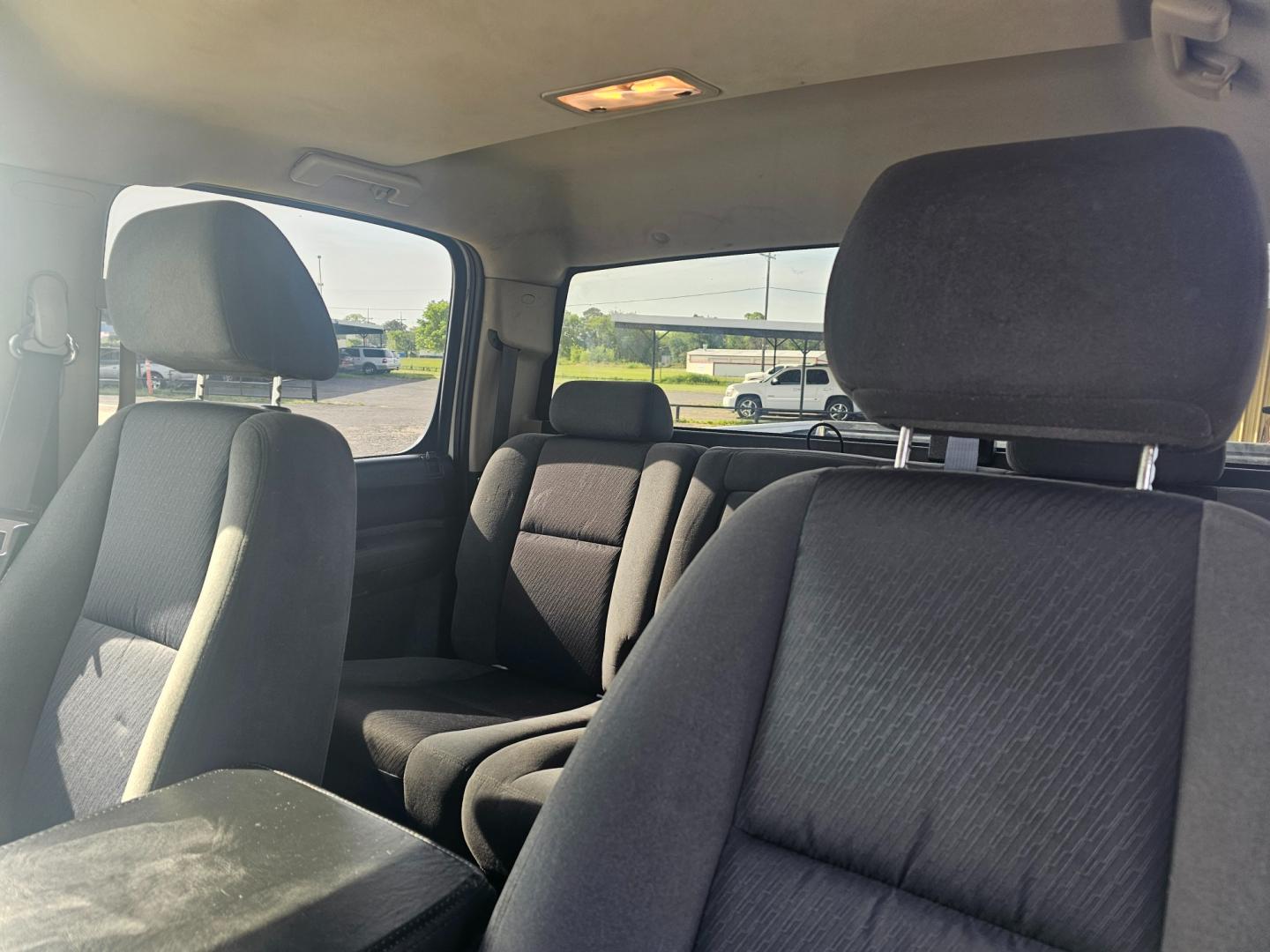 2009 WHITE Chevrolet Silverado 1500 LT1 Crew Cab 2WD (3GCEC230X9G) with an 5.3L V8 OHV 16V FFV engine, 4-Speed Automatic transmission, located at 533 S Seven Points BLVD, Seven Points, TX, 75143, (430) 255-4030, 32.313999, -96.209351 - Photo#6