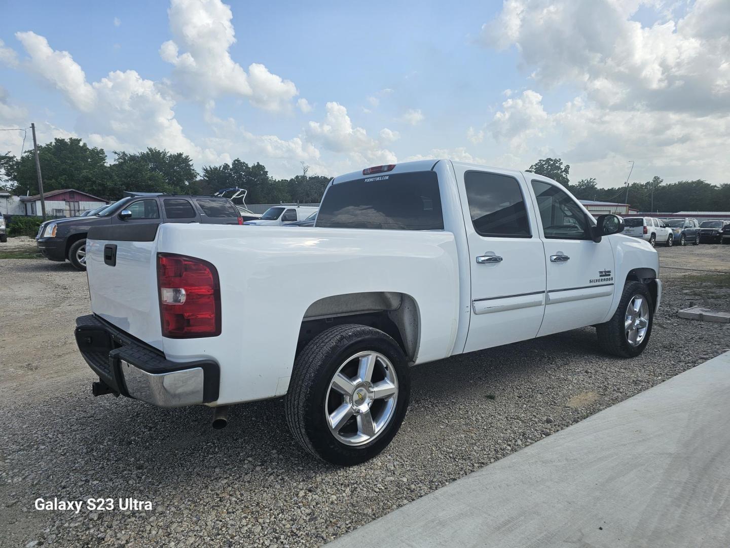 2009 WHITE Chevrolet Silverado 1500 LT1 Crew Cab 2WD (3GCEC230X9G) with an 5.3L V8 OHV 16V FFV engine, 4-Speed Automatic transmission, located at 607 S Seven Points BLVD, Seven Points, TX, 75143, (430) 255-4030, 32.313934, -96.207932 - Photo#2