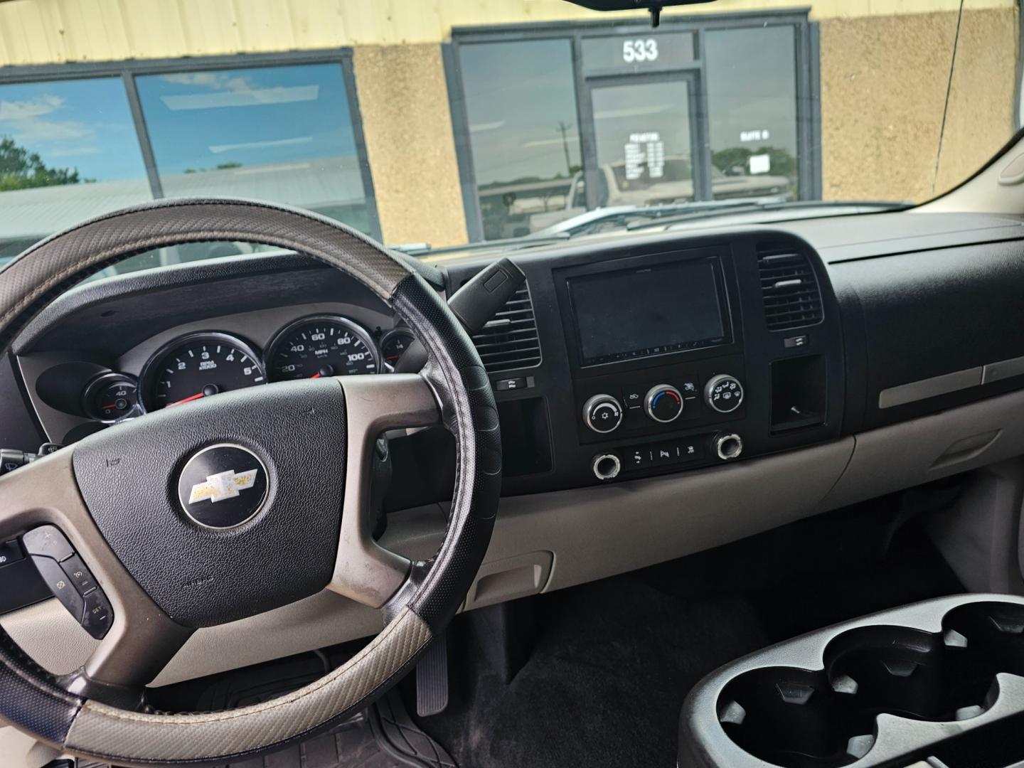 2009 SILVER Chevrolet Silverado 1500 LT1 Ext. Cab Long Box 2WD (1GCEC29C99Z) with an 4.8L V8 OHV 16V engine, 4-Speed Automatic transmission, located at 533 S Seven Points BLVD, Seven Points, TX, 75143, (430) 255-4030, 32.313999, -96.209351 - Photo#4