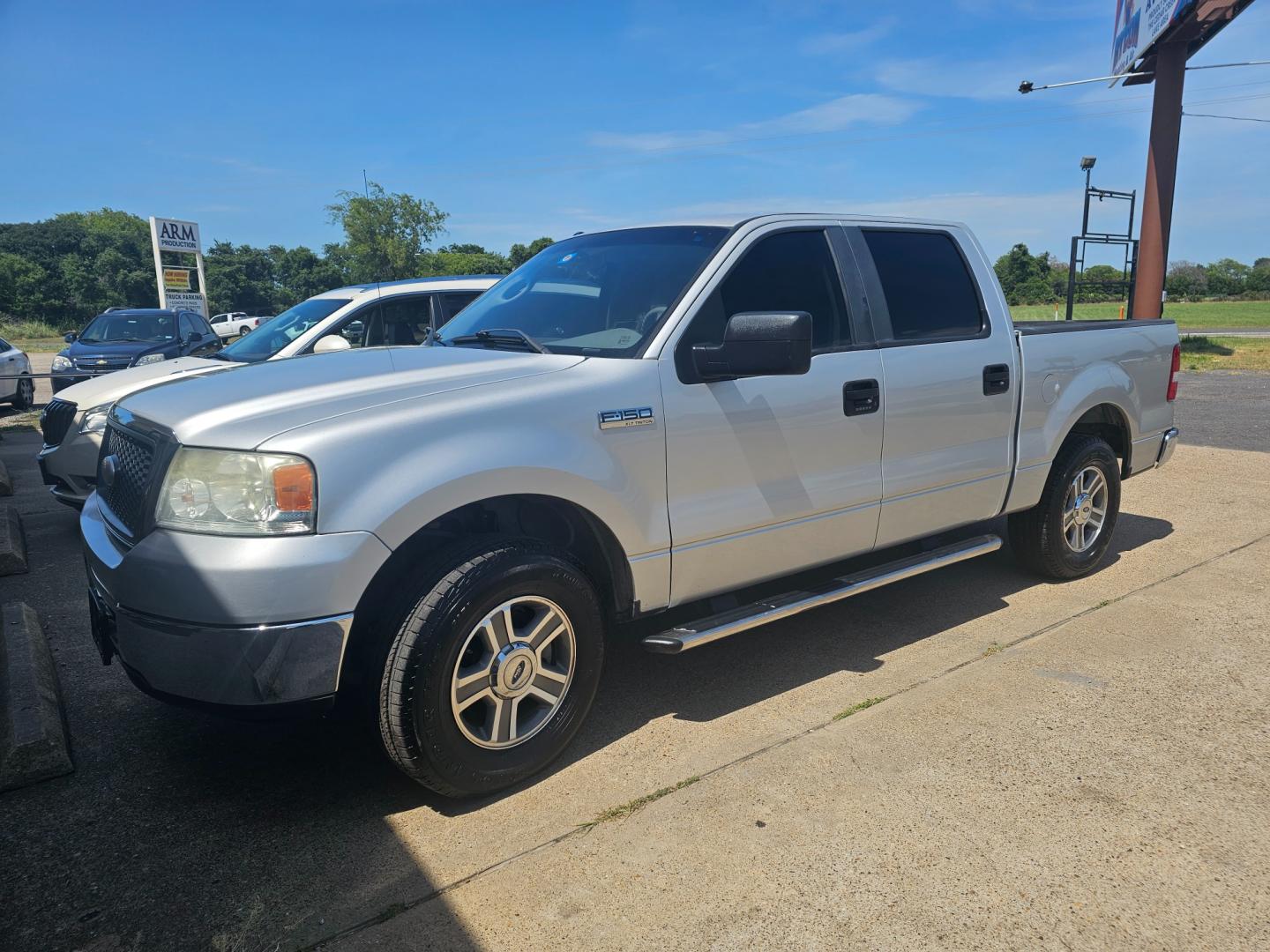 2007 SILVER Ford F-150 Lariat SuperCrew 2WD (1FTRW12W77K) with an 4.6L V8 SOHC 16V engine, 4-Speed Automatic Overdrive transmission, located at 533 S Seven Points BLVD, Seven Points, TX, 75143, (430) 255-4030, 32.313999, -96.209351 - Photo#0