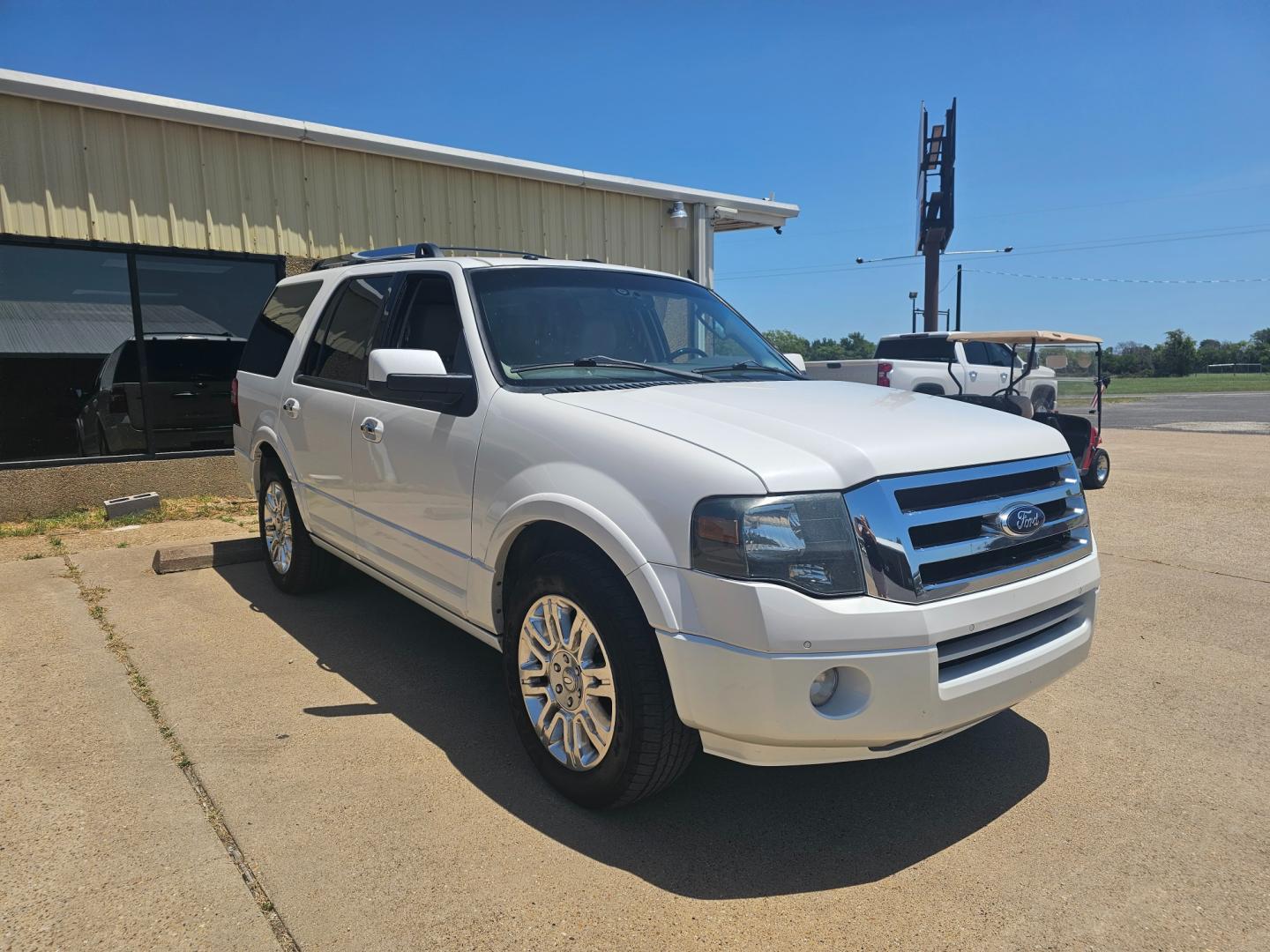 2013 WHITE Ford Expedition Limited 2WD (1FMJU1K54DE) with an 5.4L V8 SOHC 16V FFV engine, 6-Speed Automatic transmission, located at 533 S Seven Points BLVD, Seven Points, TX, 75143, (430) 255-4030, 32.313999, -96.209351 - Photo#1