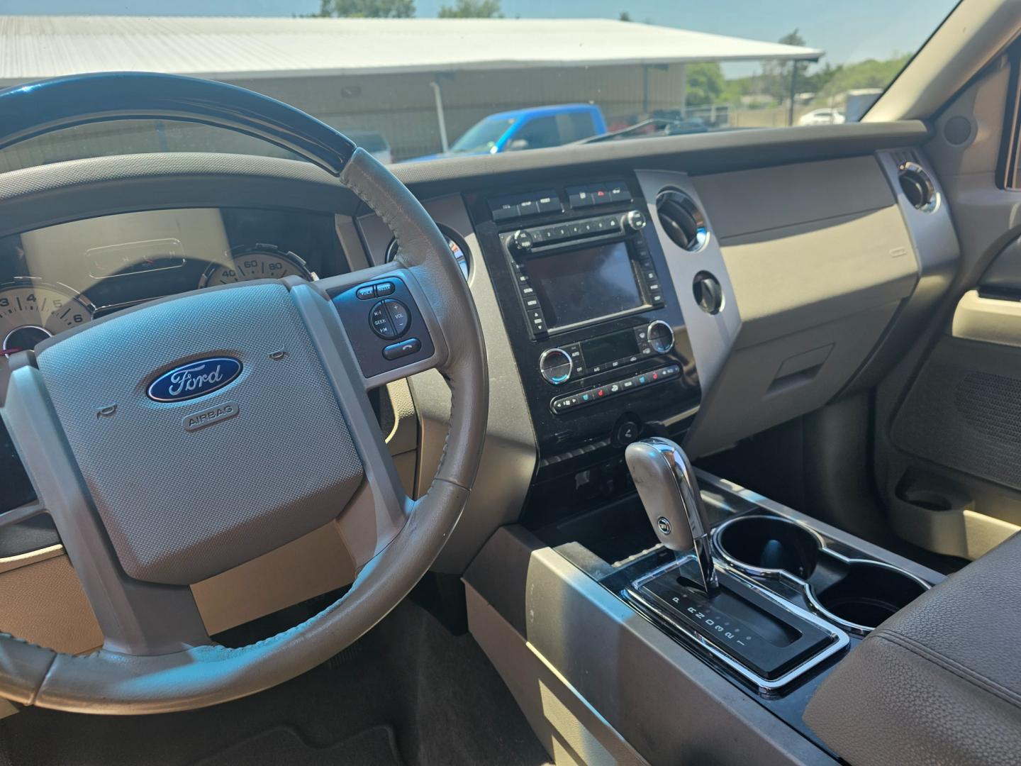 2013 WHITE Ford Expedition Limited 2WD (1FMJU1K54DE) with an 5.4L V8 SOHC 16V FFV engine, 6-Speed Automatic transmission, located at 533 S Seven Points BLVD, Seven Points, TX, 75143, (430) 255-4030, 32.313999, -96.209351 - Photo#4